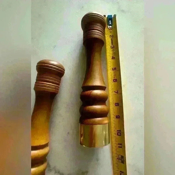 Beautiful vintage Nasco wood and brass salt and pepper shakers made in Japan. - Picture 8 of 9